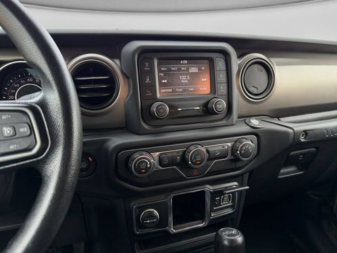 Used 2018 Jeep Wrangler Sport AWD/4WD image 14