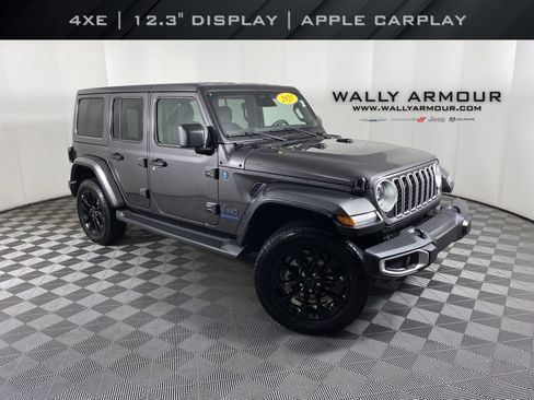 Used 2025 Jeep Wrangler Sahara image 1
