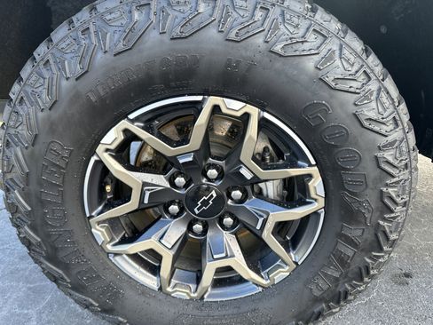 Used 2024 Chevrolet Colorado ZR2 w/ Technology Package image 8