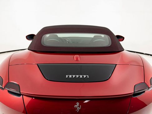 Certified 2025 Ferrari Roma Spider RWD image 38