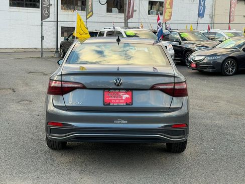 Used 2024 Volkswagen Jetta SE FWD image 5