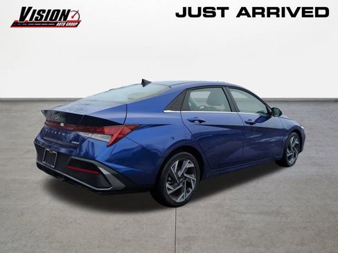 Certified 2025 Hyundai Elantra Limited image 5