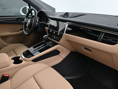Certified 2026 Porsche Macan AWD/4WD image 14