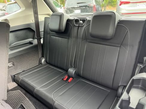 Used 2022 Volkswagen Tiguan SE FWD image 16
