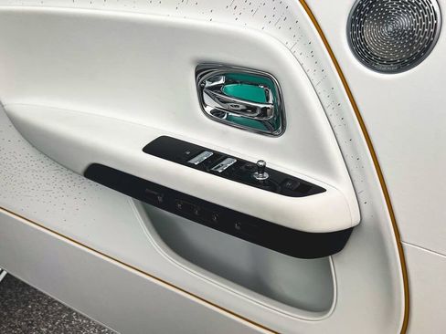 New 2025 Rolls-Royce Spectre Black Badge w/ Leather Finishing Pack image 28