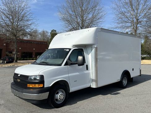 Used 2022 Chevrolet Express 3500 w/ Power Convenience Package image 3
