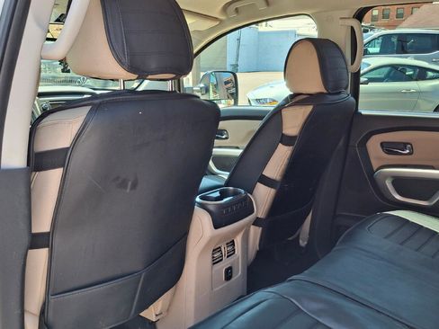 Used 2018 Nissan Titan SV w/ SV Convenience Package AWD/4WD image 9