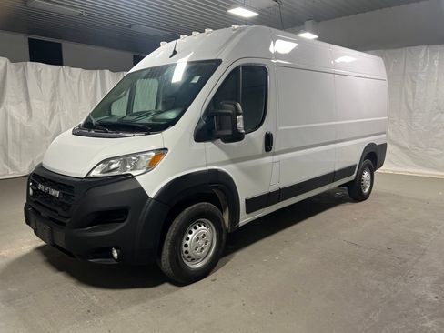 Used 2025 RAM ProMaster 2500 w/ Convenience Group FWD image 3