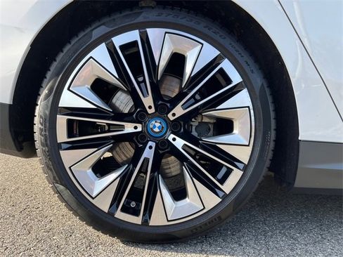 Certified 2025 BMW i5 xDrive40 w/ Premium Package image 31