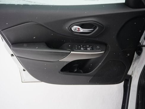 Used 2020 Jeep Cherokee Latitude Plus w/ Cold Weather Group image 8