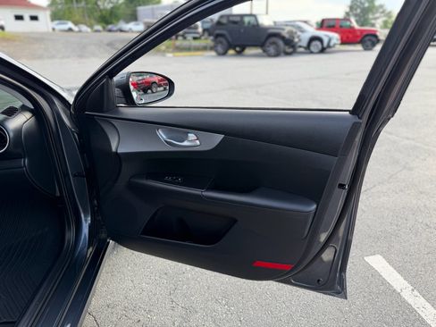 Used 2022 Kia Forte LXS w/ LXS Technology Package FWD image 29