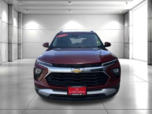 Used 2025 Chevrolet TrailBlazer LT AWD/4WD image 3