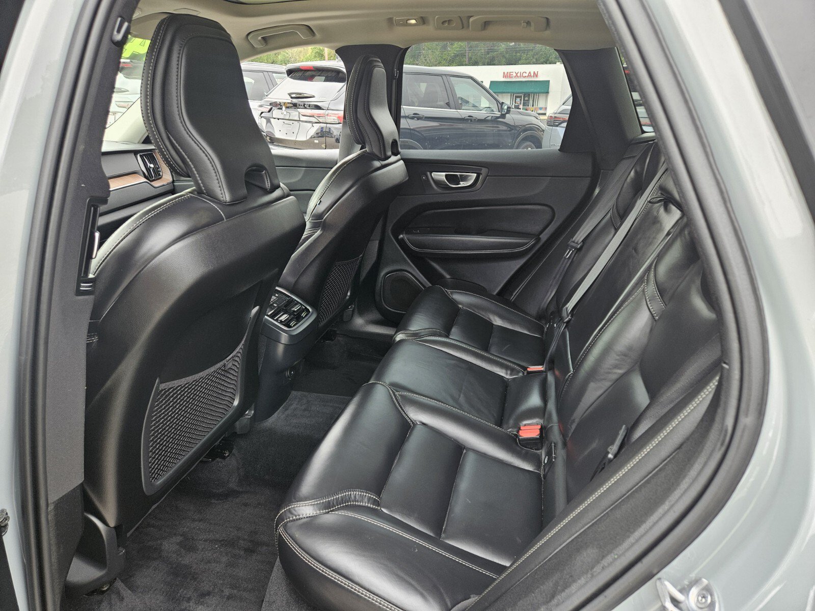 Used 2024 Volvo XC60 B5 Ultimate w/ Protection Package Premier AWD/4WD image 10