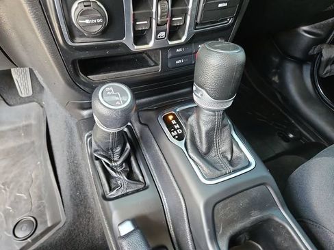 Used 2022 Jeep Gladiator Sport AWD/4WD image 15
