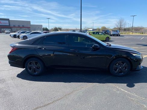 Used 2021 Hyundai Elantra SEL w/ Convenience Package image 10