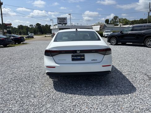 Used 2025 Honda Accord SE image 3
