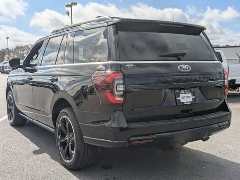 Used 2023 Ford Expedition Limited image 5