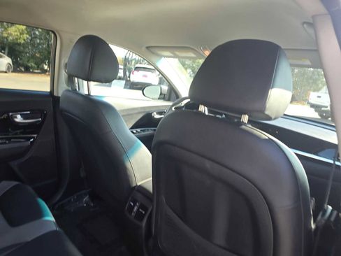 Used 2022 Kia Niro EX image 15
