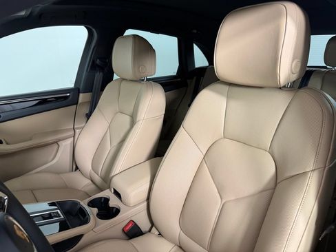 Certified 2026 Porsche Macan AWD/4WD image 5