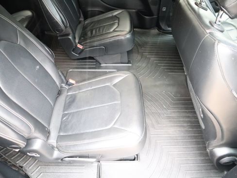 Used 2020 Chrysler Pacifica Touring-L AWD/4WD image 45