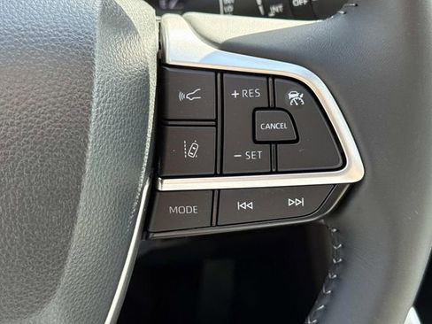 Used 2026 Toyota Highlander XLE AWD/4WD image 24