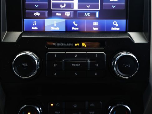 Used 2019 Ford F150 Lariat image 36