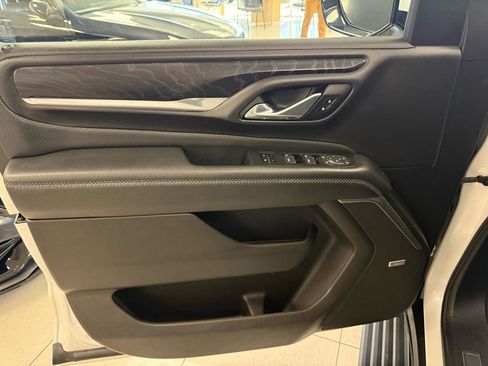 Used 2021 GMC Yukon Denali w/ Denali Premium Package image 9