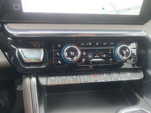 Used 2023 GMC Sierra 1500 Denali w/ Technology Package AWD/4WD image 32