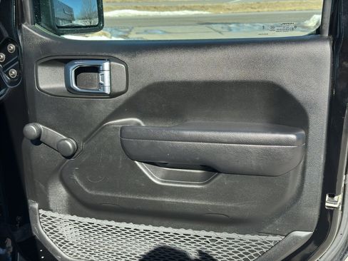 Used 2023 Jeep Wrangler Sport image 27