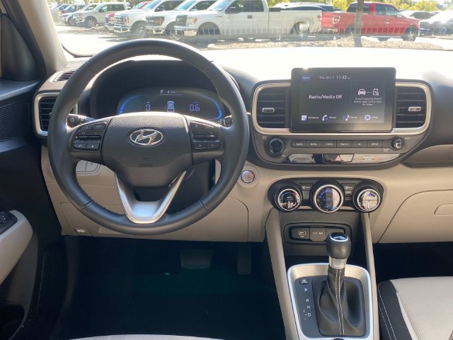 Used 2024 Hyundai Venue SEL FWD image 8