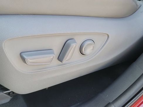 Used 2022 Toyota Highlander Limited FWD image 16