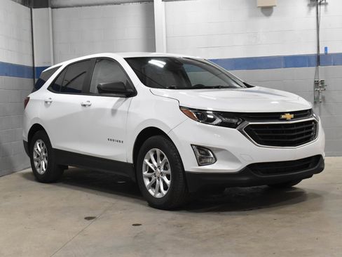 Used 2020 Chevrolet Equinox LS w/ LS Convenience Package FWD image 28