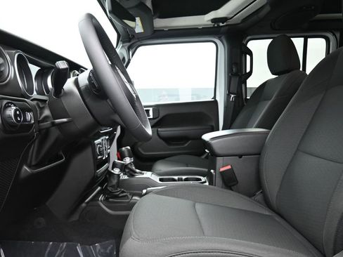 Used 2023 Jeep Gladiator Sport image 13