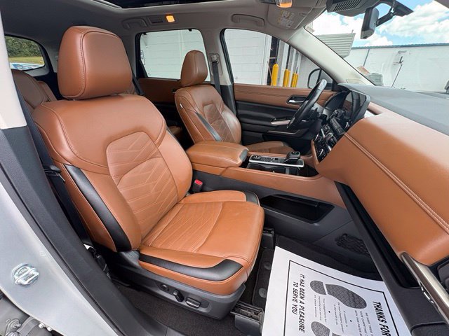 Used 2024 Nissan Pathfinder Platinum AWD/4WD image 31