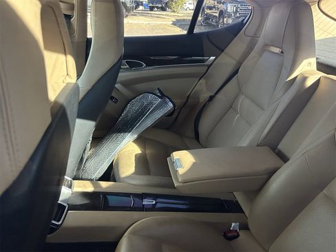 Used 2015 Porsche Panamera 4S image 8