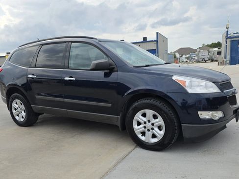 Used 2011 Chevrolet Traverse LS image 8