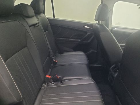 Used 2022 Volkswagen Tiguan SE FWD image 19