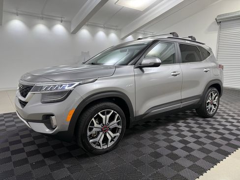 Used 2023 Kia Seltos SX w/ SX Sunroof Package image 3