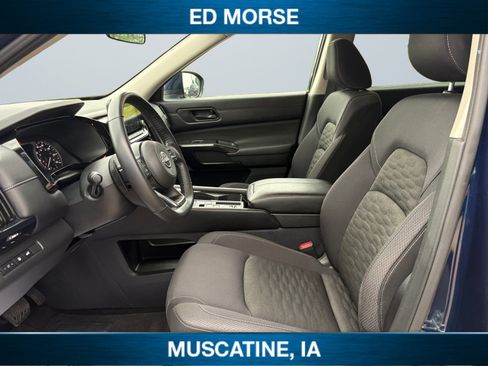 Used 2025 Nissan Pathfinder SV FWD image 13