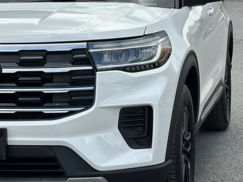 Used 2025 Ford Explorer Active AWD/4WD image 46