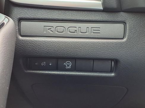 Used 2025 Nissan Rogue S image 26