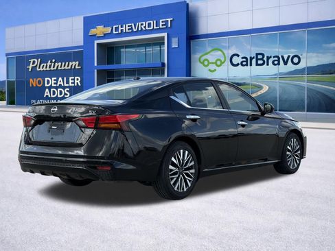 Used 2024 Nissan Altima 2.5 SV image 7