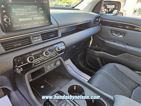 New 2025 Honda Pilot Touring image 10