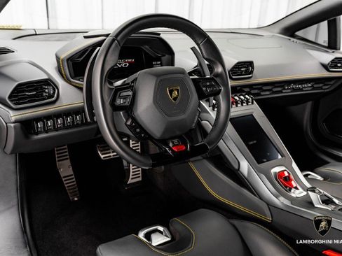 Used 2022 Lamborghini Huracan EVO image 36