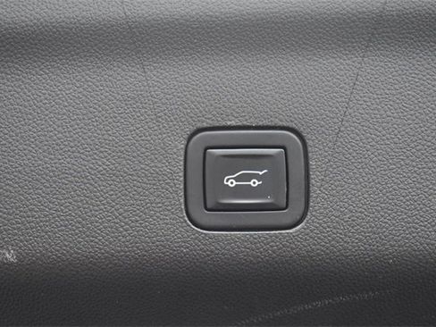 Used 2022 Chevrolet Suburban RST w/ Sport Performance Package image 20