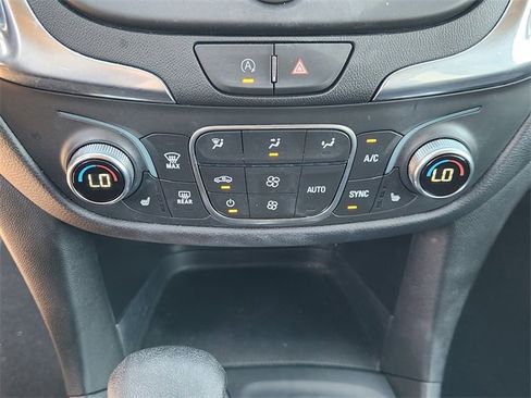 Used 2022 Chevrolet Equinox LT image 18