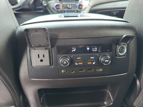 Used 2019 Chevrolet Suburban Premier AWD/4WD image 44