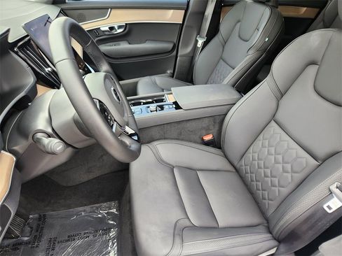 Used 2025 Volvo XC90 B6 Plus image 5