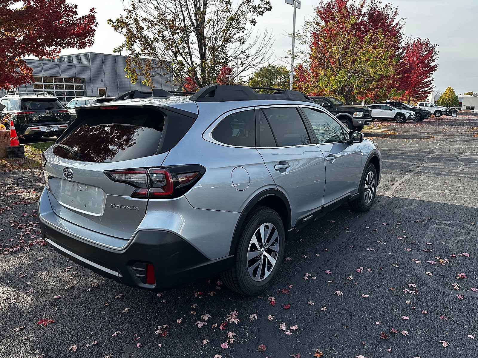 Used 2020 Subaru Outback Premium AWD/4WD image 3
