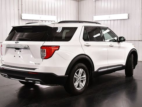 Used 2023 Ford Explorer XLT w/ Equipment Group 202A image 7
